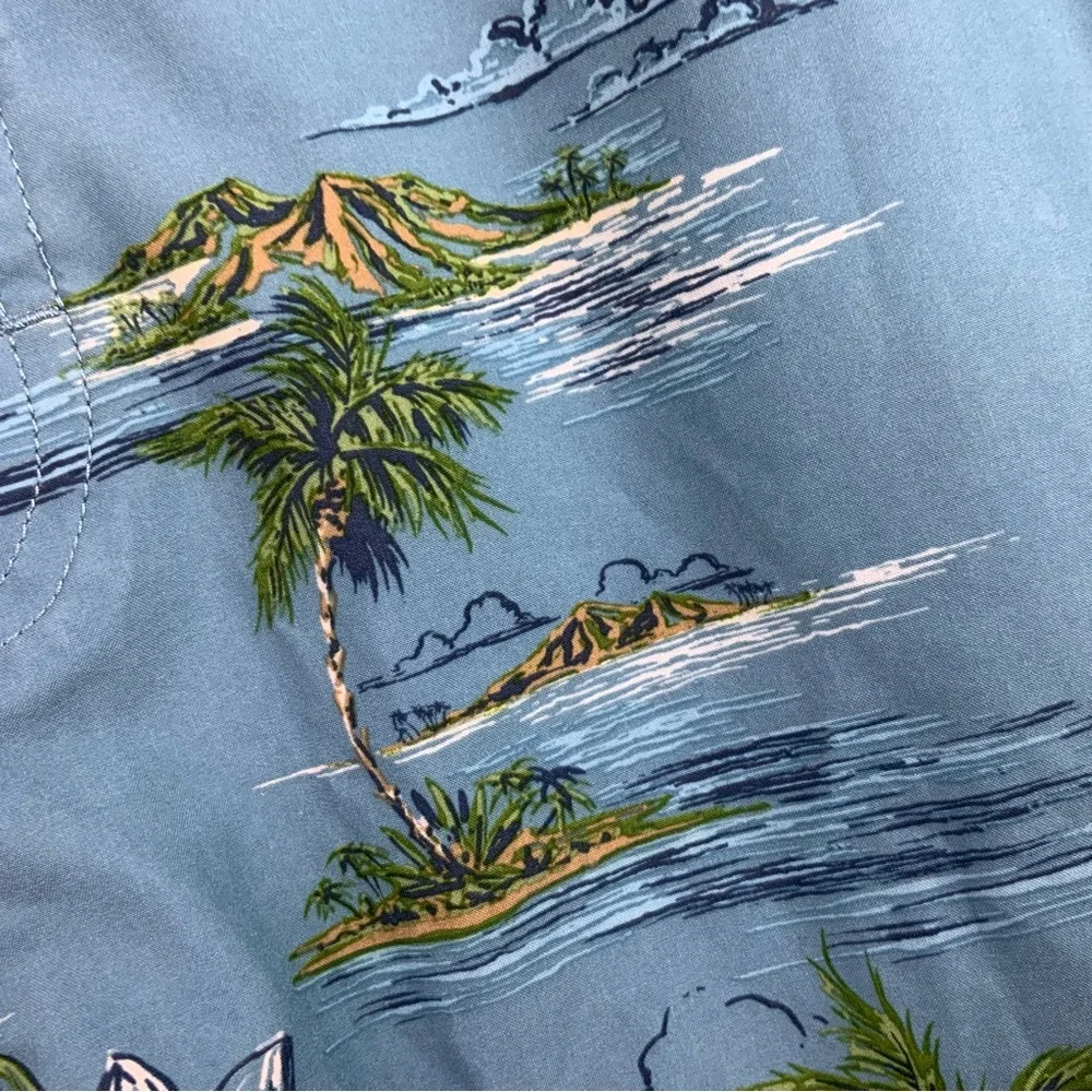 Quiksilver Waterman Board Men's Blue Island Print Board Shorts. US Size 36.